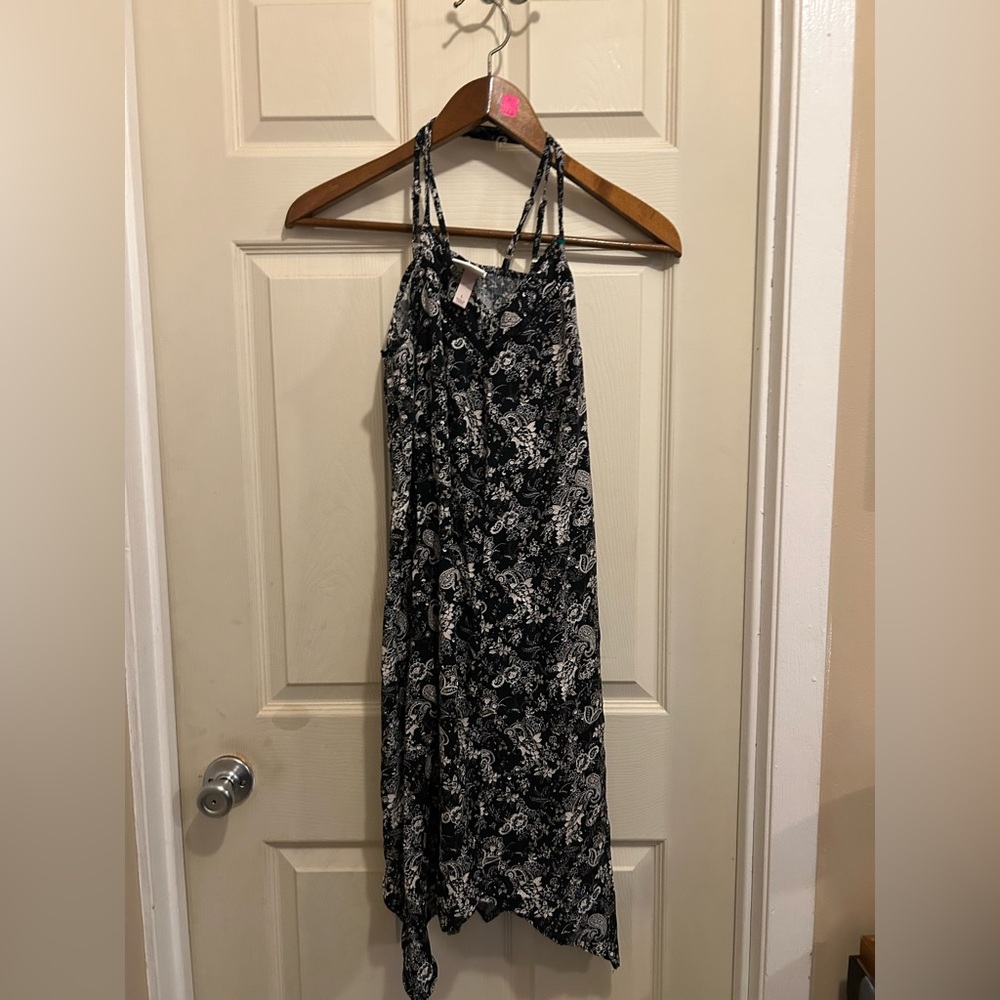 Knox Rose Black and White Floral Paisley print with spaghetti straps  - size L
